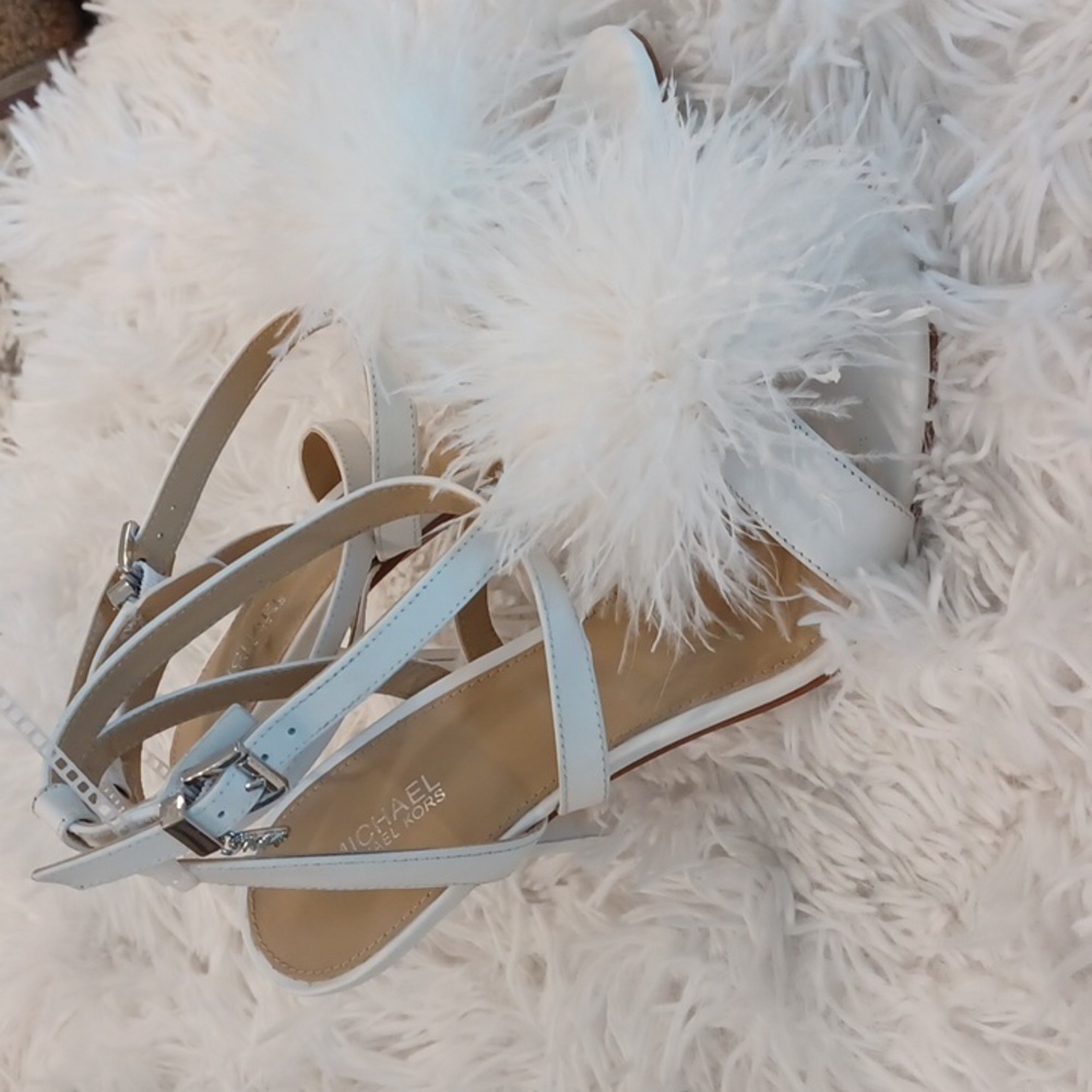 Michael Kors WHITBY FEATHER TRIM LEATHER SANDAL Optic White 7 NEW - Picture 2 of 16